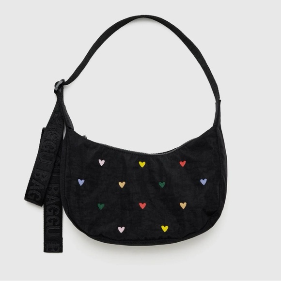 BAGGU Handbags - Brand new with tags Baggu small heart embroidered crescent crossbody.